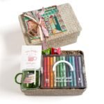 بوكس هدية إبداعي بأقلام أكريليك ودفتر تلوين